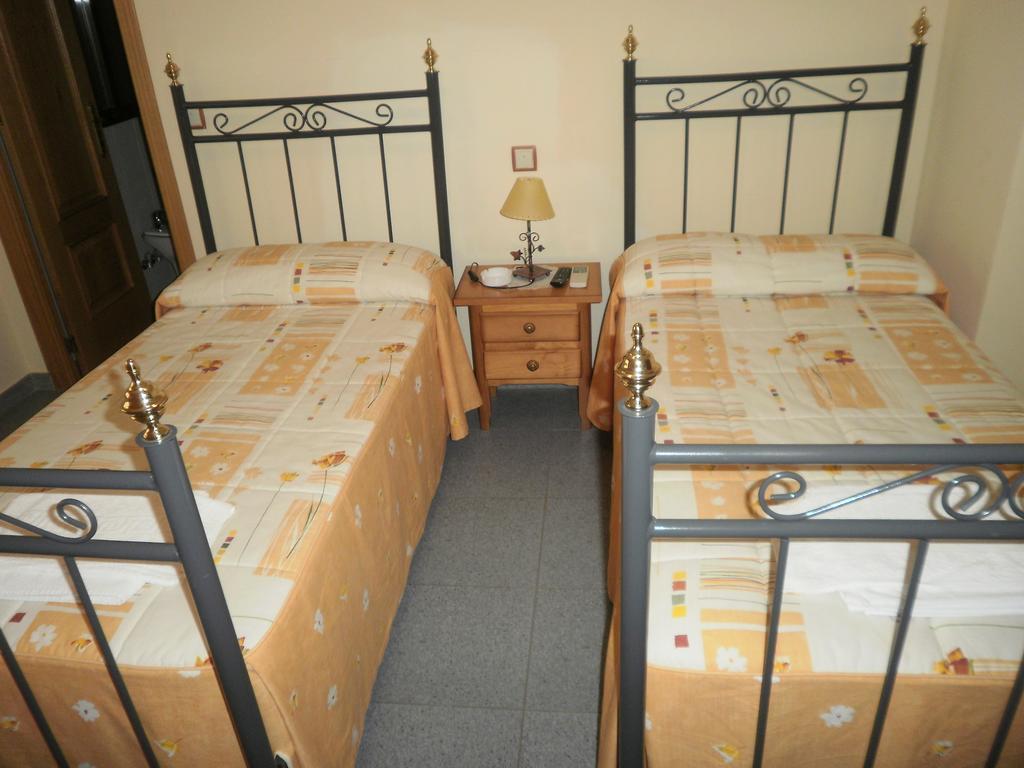 Hostal Miraflor De Las Cadenas Cuacos De Yuste Buitenkant foto